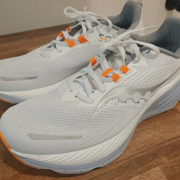 Saucony Hurricane 24 Men's Size 12.5 Like New Condition - Picture 2 of 16